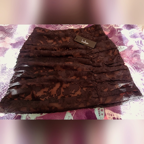 Black ruched mini skirt in size small brand new - Picture 2 of 2